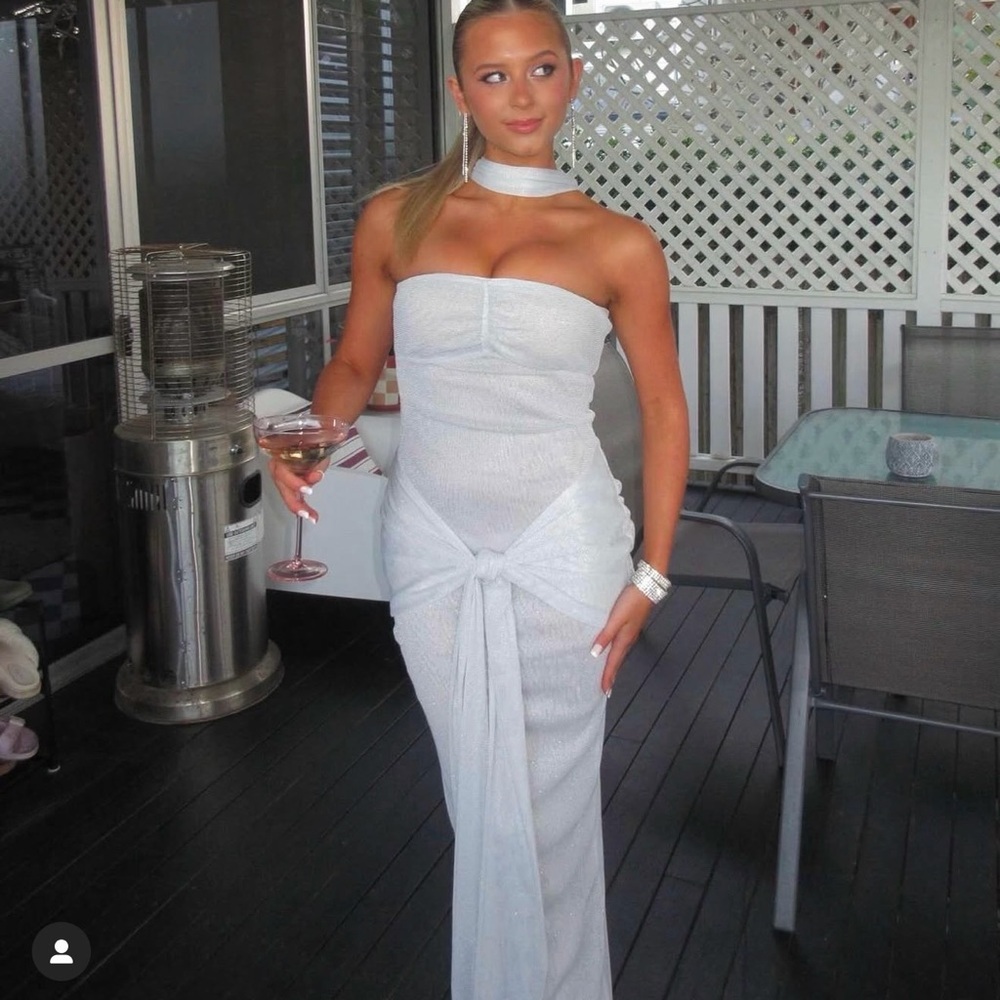 Chic Strapless Maxi Dress in Soft Gray